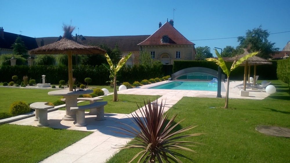 Le Domaine Des Papillons Beaujeu-Saint-Vallier-et-Pierrejux Exterior foto