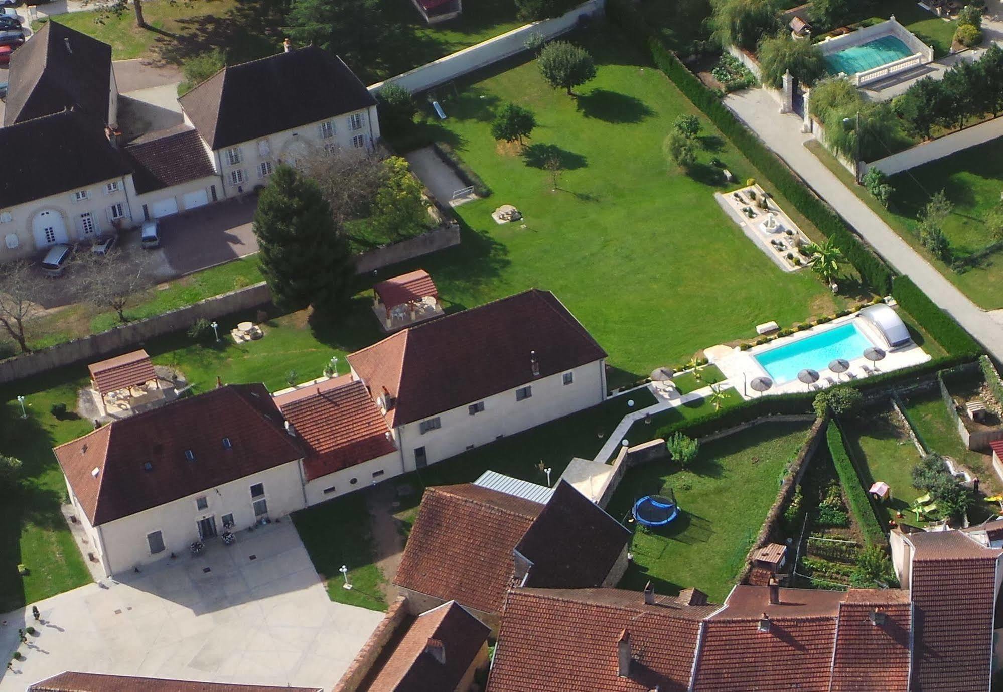 Le Domaine Des Papillons Beaujeu-Saint-Vallier-et-Pierrejux Exterior foto