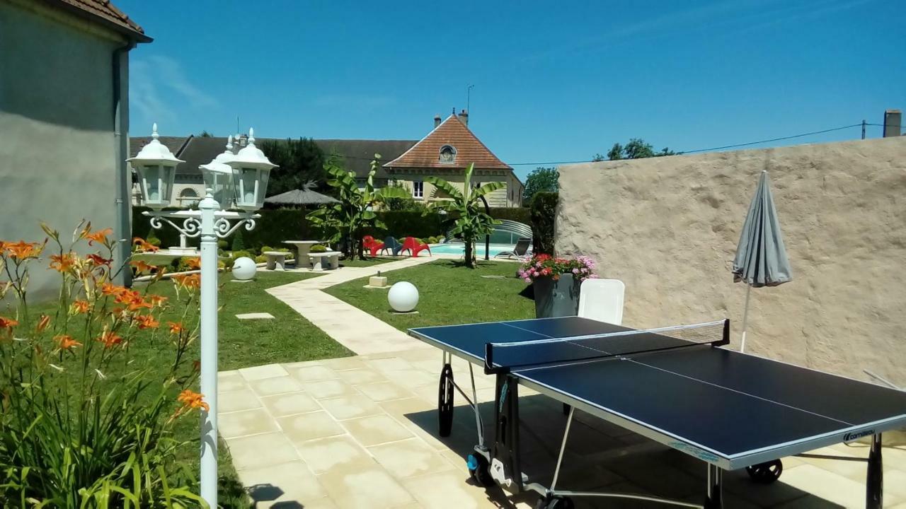Le Domaine Des Papillons Beaujeu-Saint-Vallier-et-Pierrejux Exterior foto