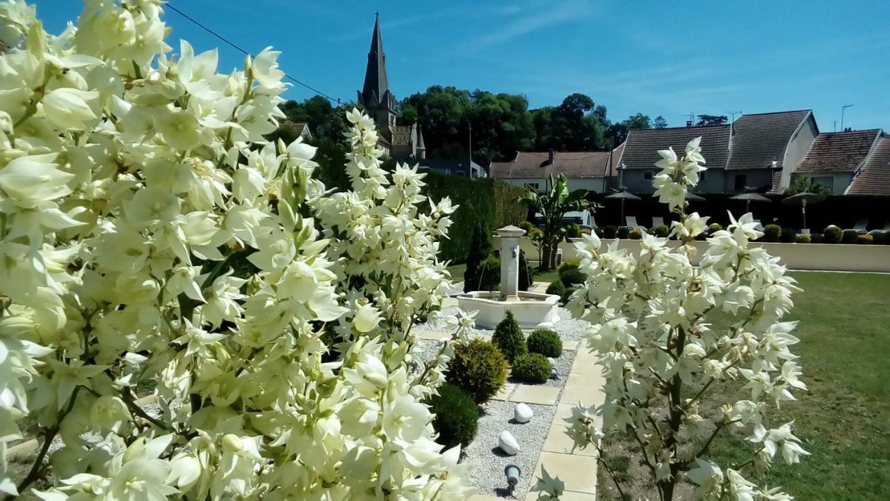 Le Domaine Des Papillons Beaujeu-Saint-Vallier-et-Pierrejux Exterior foto
