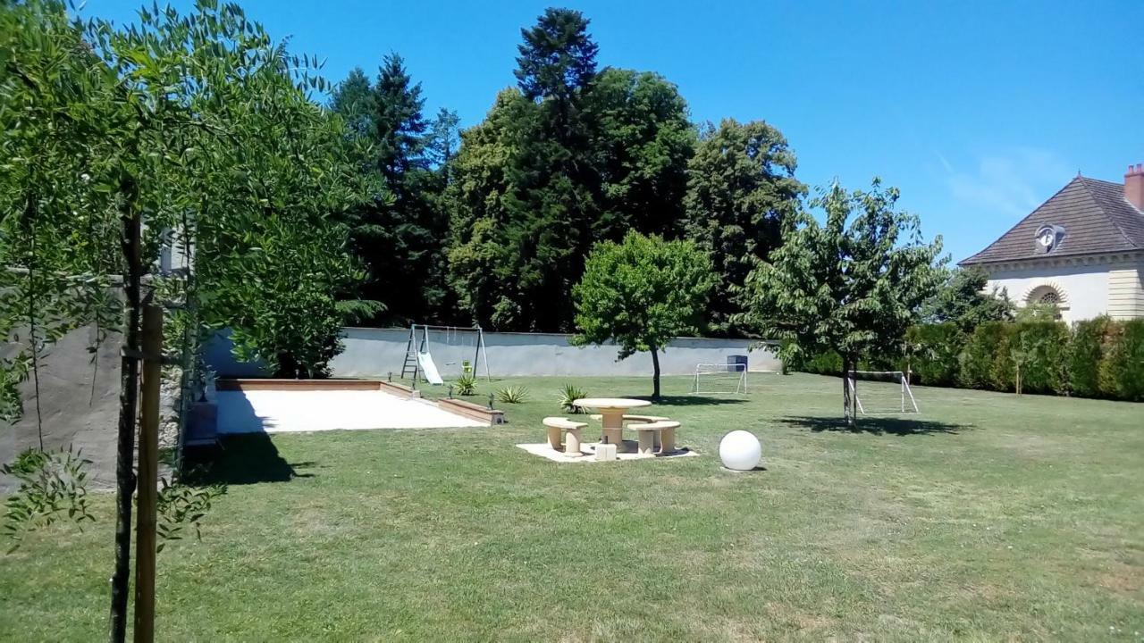 Le Domaine Des Papillons Beaujeu-Saint-Vallier-et-Pierrejux Exterior foto